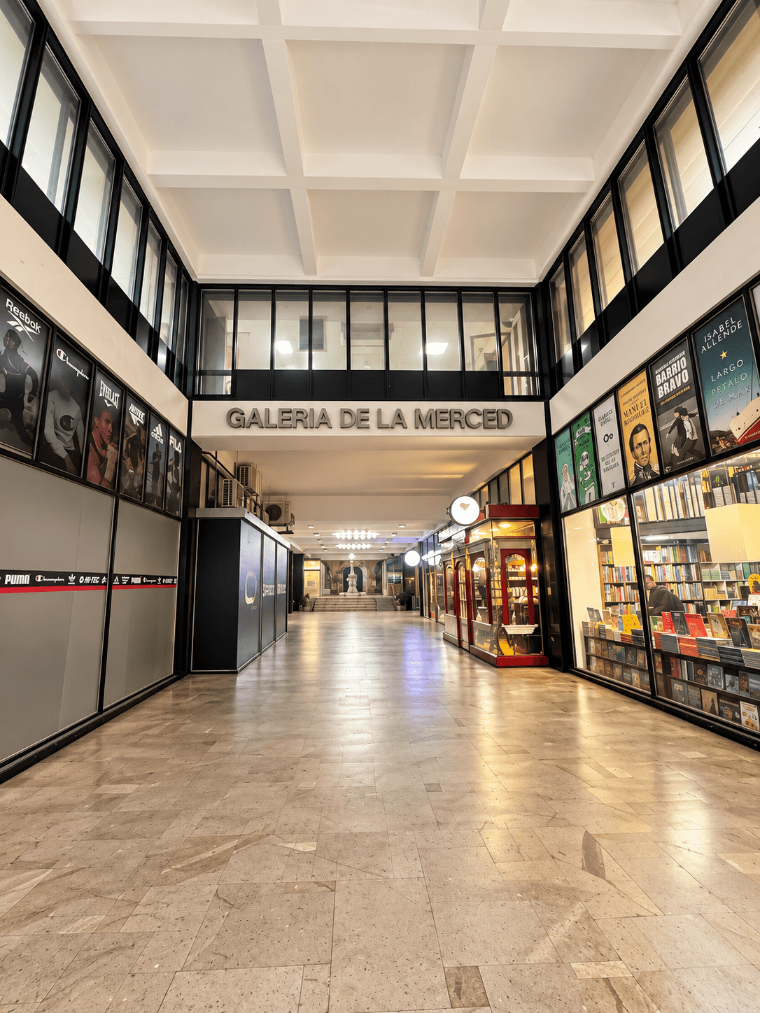 Oficina de 110 m² en Huérfanos 669, Santiago, foto principal